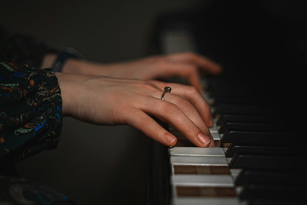 piano student following practice structure.